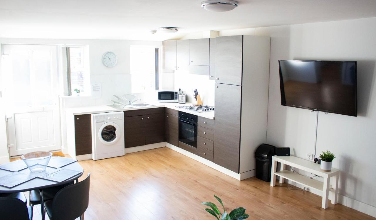 Large Ground Floor Pet Friendly 2 Bedroom Apartment With Free Parking ลอฟเบอเรอ ภายนอก รูปภาพ